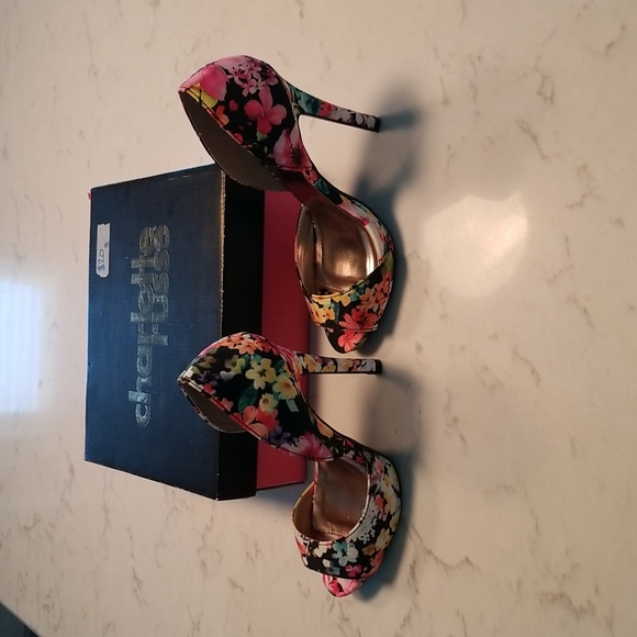 Shoes - Picture 3 of 5